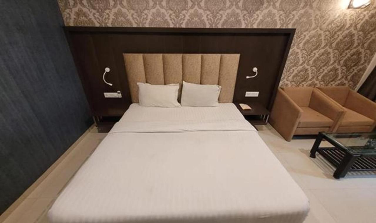 Fabhotel Prime Sapphire Regency Vadodara Exterior photo
